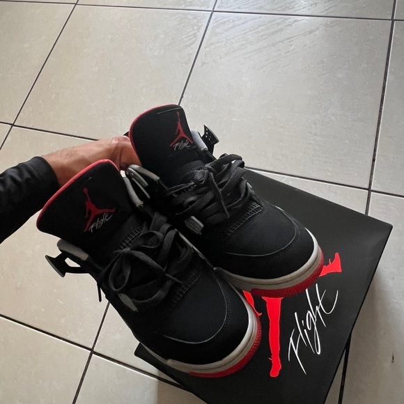 Jordan Bred 4s 2019 Size 10.5 - Picture 3 of 6